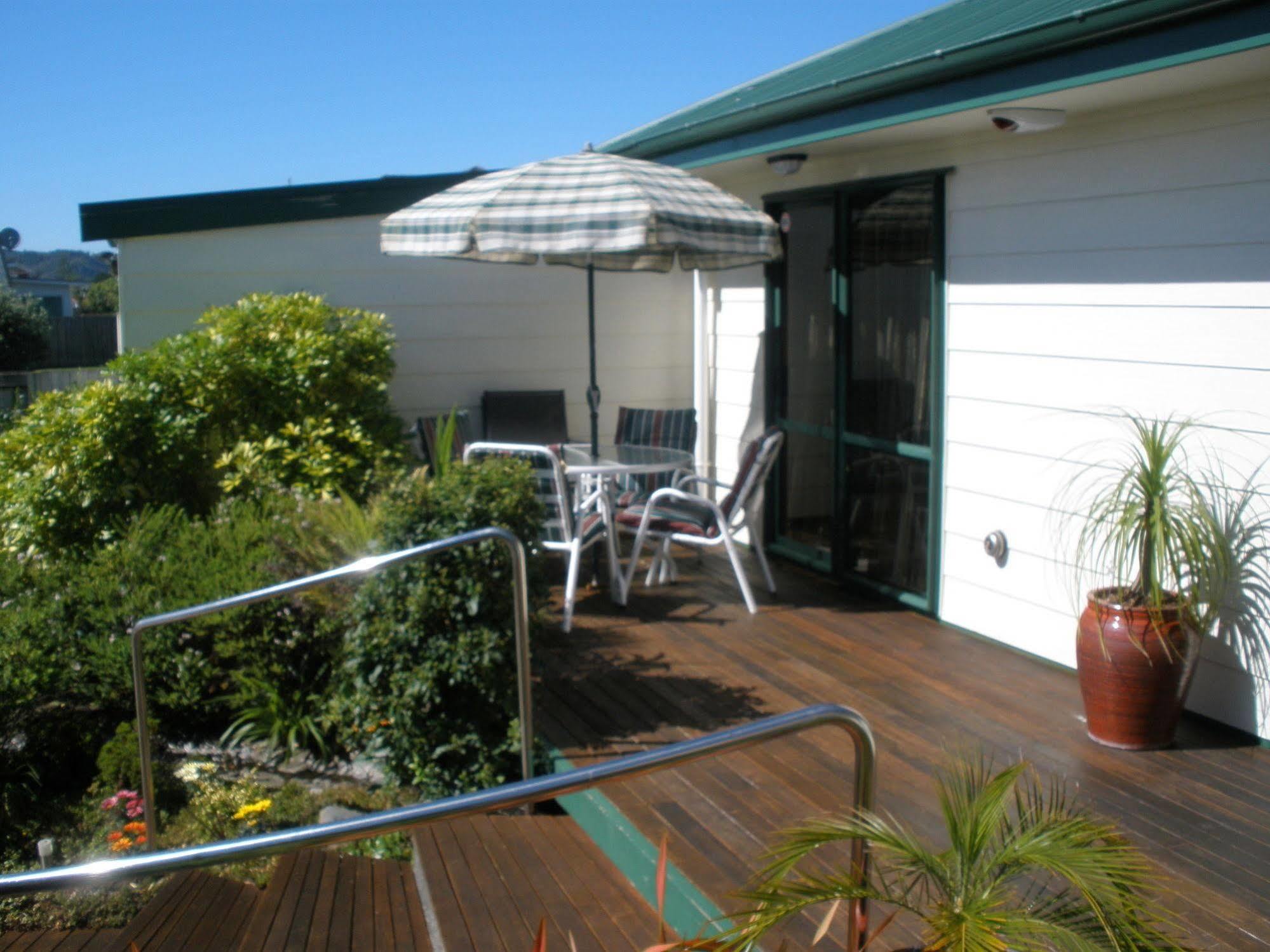 Andrea'S Bed & Breakfast Whitianga Exteriör bild